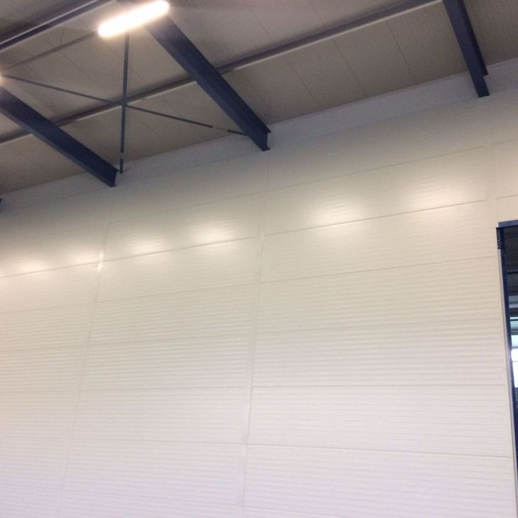 Binnenwand horizontaal bevestigd i.v.m. overspanning
