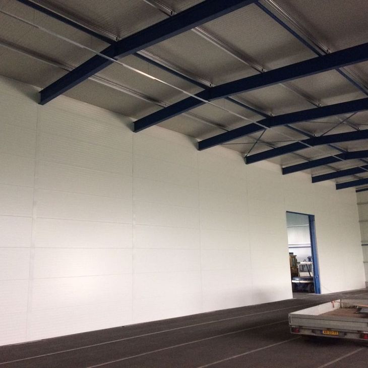 Binnenwand horizontaal bevestigd i.v.m. overspanning