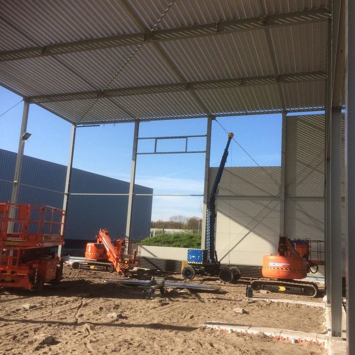Montage van horizontale buiten panelen van binnen uit vanwege slechte bereikbaarheid